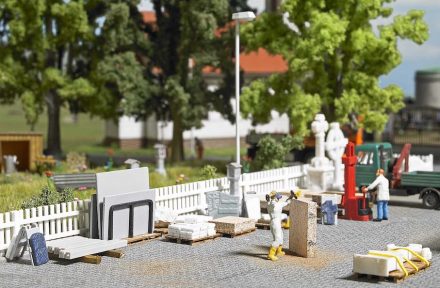 Firma Busch: Steinmetzbetrieb für die Modelleisenbahn. Foto: Busch