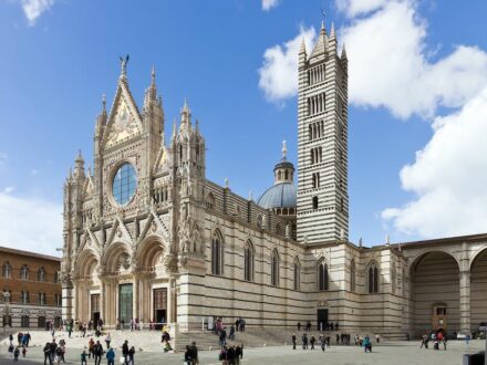 Meisterstück in Marmor: der Dom zu Siena. Foto: Raimond Spekking / Wikimedia Commons, Creative Commons License