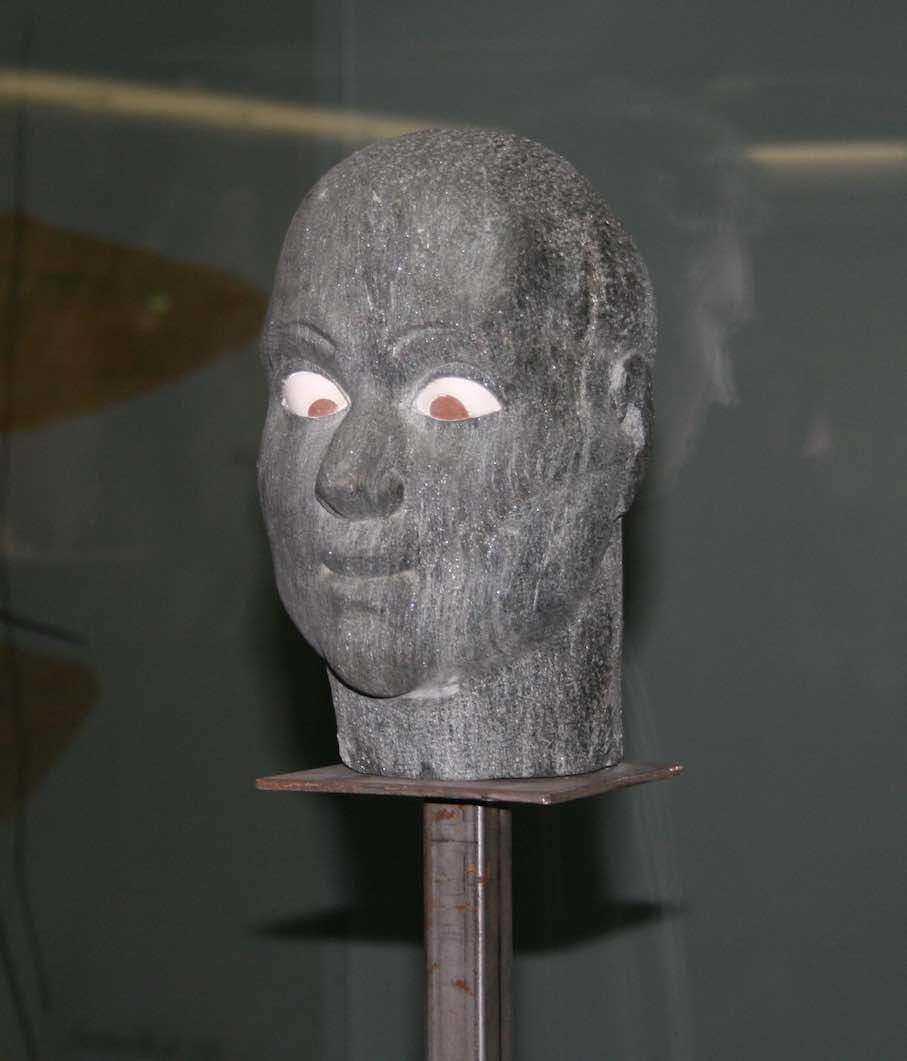 „Glimmerschiefer Blick“ schist from Scottland, eye of alabaster, and tuff 30 cm high, 1997/2004.