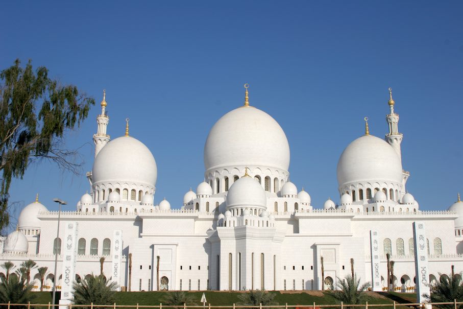 Die Sheikh Zayed Moschee in Abu Dhabi.