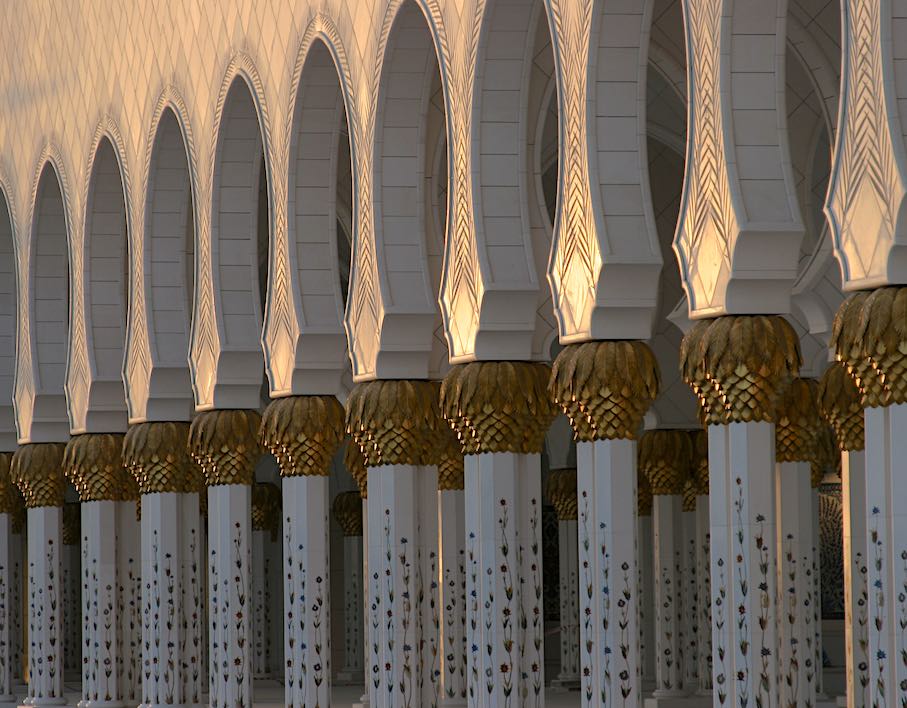 Die Sheikh Zayed Moschee in Abu Dhabi.