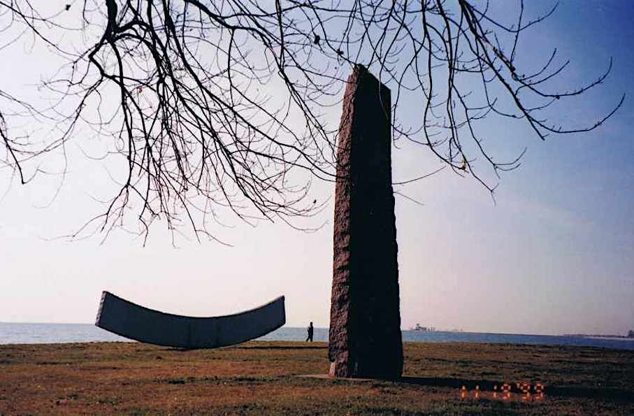Red granite, 8 m x 2 m x 40 cm, Bridgeport, USA.