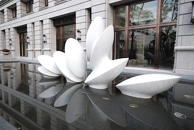 „Dancing leaves“, Carrara marble, private collection, Taipei