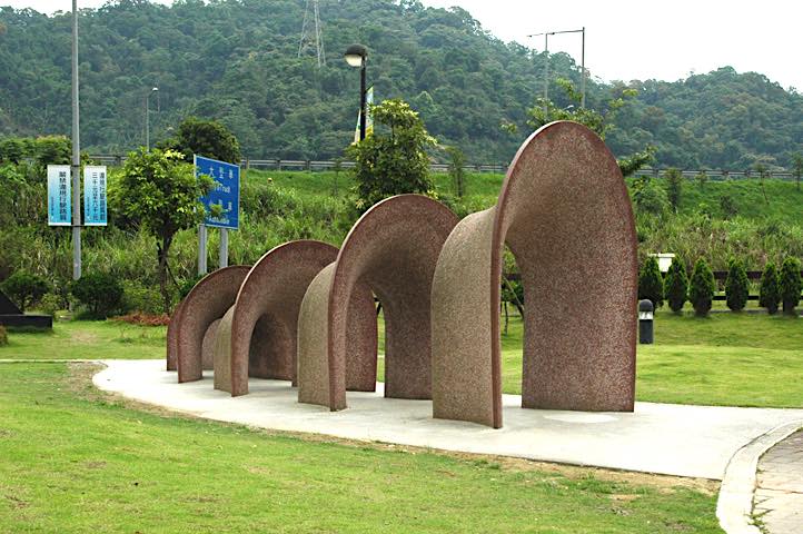 „Tunnel“, red African granite, Children's playground near a motorway exit near Shi Ding, Taiwan.