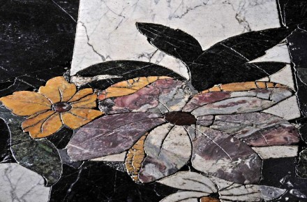 Detail aus dem Marmorfußboden. Foto: Stiftung Preußische Schlösser und Gärten (SPSG)