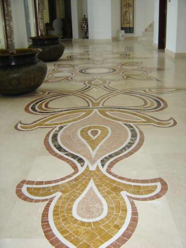 Producto elaborado por Grabados en Mármoles, es un Mosaico con inspiración en la cultura Iznik instalado en Dubai.