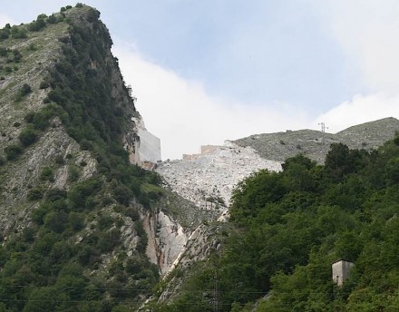 In un momento così difficile per l’economia locale e conseguentemente per l’occupazione, è particolarmente utile iniziare a comprendere quali sono gli elementi che identificano in positivo la struttura e l’attività imprenditoriale e che possono essere correlati alla cosiddetta „performance” occupazionale di un’azienda dove per performance occupazionale s’intende la capacità di creare nuovi posti di lavoro.