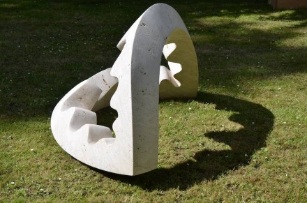 Jordi Raga Frances: „Leaf of Light”, travertine.