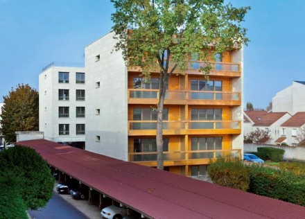 Prédios de apartamentos com vários andares, na cidade de Bry-Sur-Marne.
