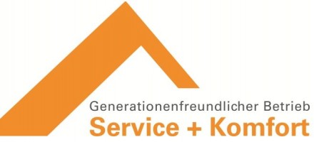 Logo „Generationenfreundlicher Betrieb Service + Komfort“.