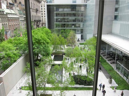 The Abby Aldrich Rockefeller Sculpture Garden, 2012. Photo: Velvet / Wikimedia Commons