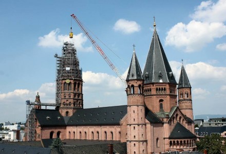 86 m misst der Turm mitsamt der neuen Spitze.