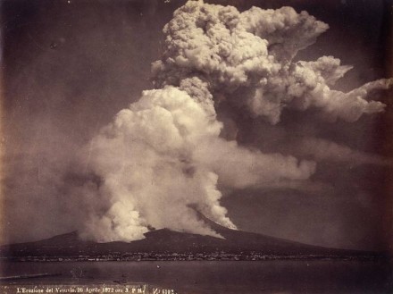 Eruption des Vesuv in heutiger Zeit: am 26. April 1872, um 15 Uhr. Foto: Wikimedia Commons