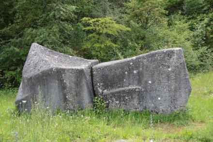 Symposion Europäischer Künstler, 1961: Skulptur von Menashe Kadishman.