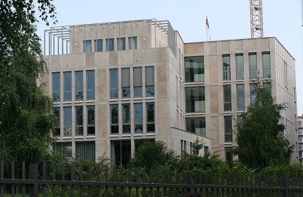 Rückseite der Botschaft von Singapur in Berlin.
