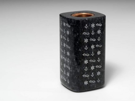 „Only You“: <a href="http://www.selmolapidi.it"target="_blank">Selmo lavorazione lapidi di Selmo Giovanni</a>. „Vase. Always attentive to the needs of its customers, Selmo offers a customization service that allows customers to choose from a variety of decorations or create one upon request. The decoration, which is carved into marble or granite, responds to a need to make stone objects less impersonal and more communicative.”