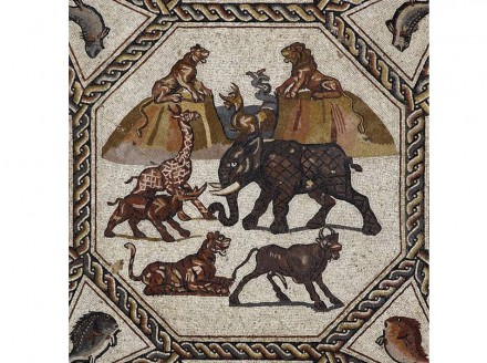 Zentrales Mittelfeld: Tiere vor einer afrikanischen Landschaft zwischen den Bergen Gewser mit mythologischem Seeungeheuer.