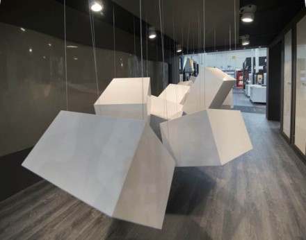 Romaxx: „Teltos Light & Fluid“ am Messestand der Firma auf der Marmomacc.