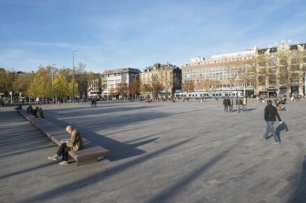 vetschpartner Landschaftsarchitekten, Truffer Natursteinwerk: Sechseläutenplatz. Photo: Manuel Bauer
