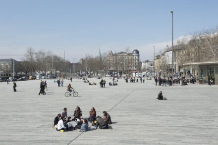 vetschpartner Landschaftsarchitekten, Truffer Natursteinwerk: Sechseläutenplatz. Photo: Manuel Bauer