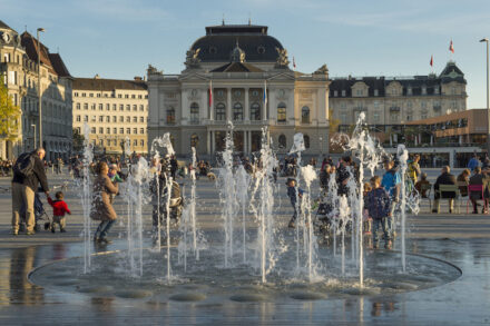 vetschpartner Landschaftsarchitekten, Truffer Natursteinwerk: Sechseläutenplatz. Photo: Manuel Bauer