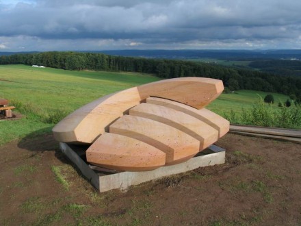 Entstanden im Symposium 2011: „Lebensscheibe“, Peter Brauchle. Foto: Kunstverein Skulpturen Rheinland-Pfalz