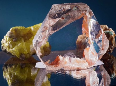Dieser Bergkristall ist nur eines der vielen Minerale, die in der neuen Sonderausstellung in der Mineralogischen Sammlung der Universität Jena zu sehen sind. Foto: Jan-Peter Kasper/FSU