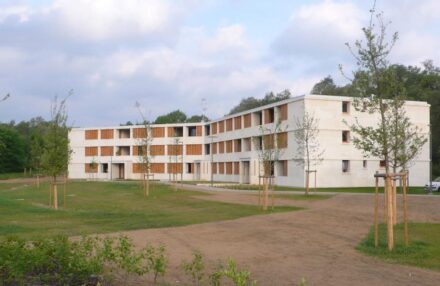 Perraudin Architectes, Sozialwohnungen in massiver Steinbauweise, Cornebarrieu, Frankreich, 2011.