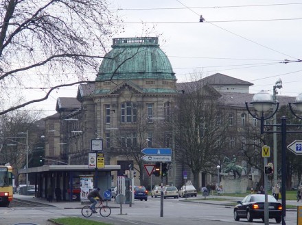 Rathaus-West. Foto: Martin Dürrschnabel / Wikimedia Commons
