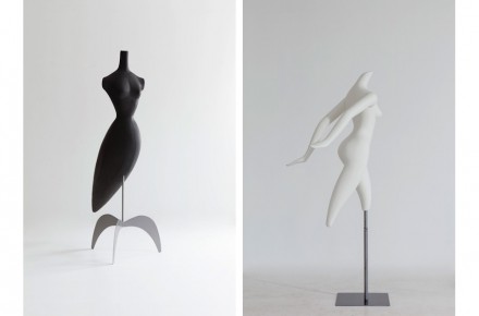 Left: „Birdland“, 1988. Ruben Toledo, designer. Pucci Mannequins, fabricator. Fiberglass, 74 x 28 x 34 in. (188 x 71.1 x 86.4 cm). Right: „Movement“, 1993, Ruben Toledo, designer. Pucci Mannequins, fabricator. Fiberglass, 69 x 28 x 27 in. (175.3 x 71.1 x 68.6 cm). Collection of Ralph Pucci. Photo: Antoine Bootz