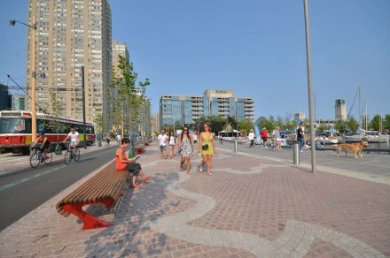 Toronto hat die Uferlinie entlang des Lake Ontario aufwändig erneuert und aufgewertet.