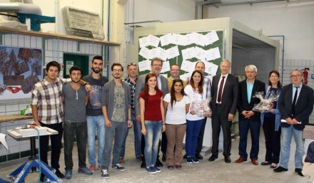 Landrat Dr. Karl Döhler (4. v. re.) begrüßt die türkischen Gäste von der Partnerschule des EFBZ. Foto: EFBZ