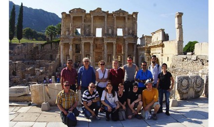 Schüler und Mitarbeiter des EFBZ sowie türkische Professoren besuchen Ephesos.