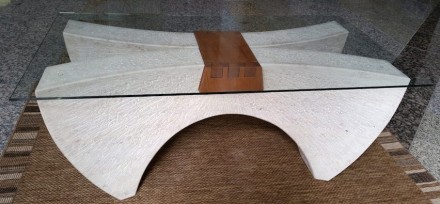 Henning Frank, Altdorf: „Couchtisch“. Jura Gelb, Kalkstein.