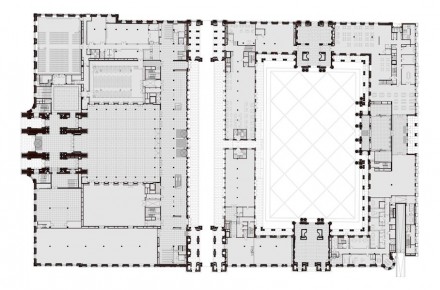Das Schloss - Humboldtforum. Rechts: die Ostseite mit der modernen Fassade, links davon der Schlüterhof mit den Portalen I (unten) und V (oben). In der Mitte die Passage, die Tag und Nacht geöffnet sein wird.