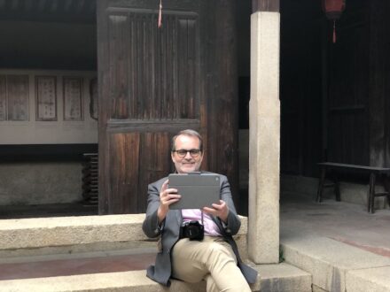Fun-photo of Peter Becker, editor-in-chief of Stone-Ideas.com magazine.