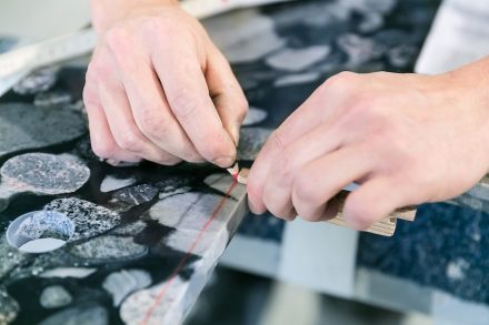 Arbeiten bei KMD Natursteine: Knowhow und Genauigkeit...