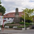 Der Rantzau-Obelisk vor Beginn der Sanierung im Jahr 2012. Foto: Ajepbah / Wikimedia Commons