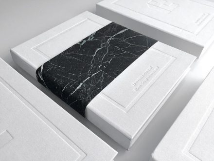 Stone Group International: collectors’ edition of „12 Mythic Marbles“.