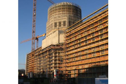Die Westseite mit dem Eosanderportal.