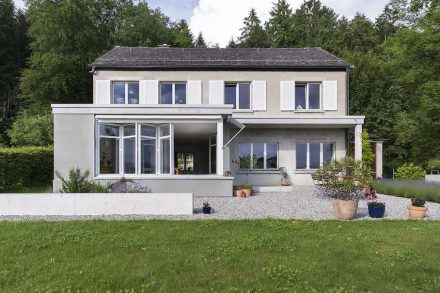 Futurafrosch, Bärlocher AG: Wohnhaus in Obfelden unweit von Zürich.