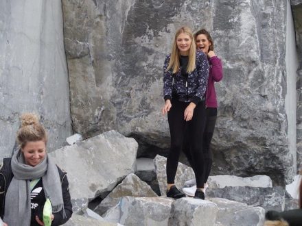 Fotoshooting im Steinbruch von McKeon Stone in Irland.