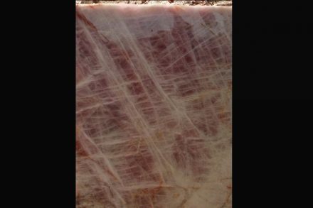 <a href=" http://smminerios.com.br/"target="_blank"> SM Minérios</a> company: „Pink Quartz Crystal“.