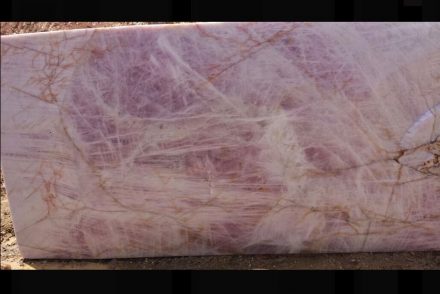 <a href=" http://smminerios.com.br/"target="_blank"> SM Minérios</a> company: „Pink Quartz Crystal“.