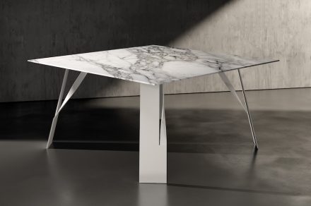 Tisch „Elique“ von <a href="http://www.acerbisdesign.com/"target="_blank">Acerbis</a>.