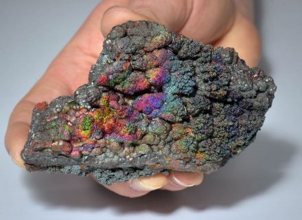 Der Goethit ist die „Wald- und Wiesenvariante“ des Eisenhydroxids. Dieses Stück wurde in Spanien gefunden und wird in der Ausstellung in Jena gezeigt. Foto: Jan-Peter Kasper/FSU