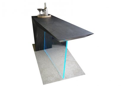 Strobel, Maximilian: Sideboard, Virginia Black, L x B x H in cm: 202 x 50 x 100.