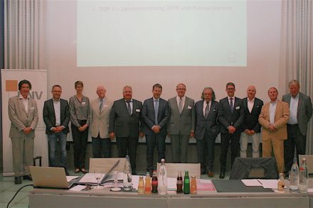 Der Vorstand des DNV: (v.l.n.r.) Heinrich-Georg Hofmann, Dr. Torsten Zech, Katharina Killing, Wolfgang Thust, Frank Peffekoven, Hermann Graser jun., Joachim Grüter, Thomas Hippelein, Josef Kusser, Horst Lulay, Dr. Birger Wolske, Albrecht Lauster (nicht auf dem Foto: Heiner Rinsche, Martin Picard, Rainer Krings, Ulrich Klösser).