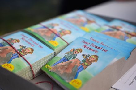 Pssst, Geheimnis: alle kleinen Gäste bekommen als Geschenk das Pixibuch „Unser Freund ist Steinmetz“.