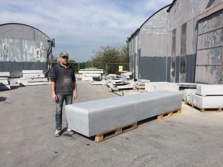 McKeon Stone: Bänke aus Naturstein für Facebook.